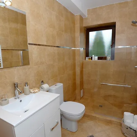 Yael Luxury 1 *